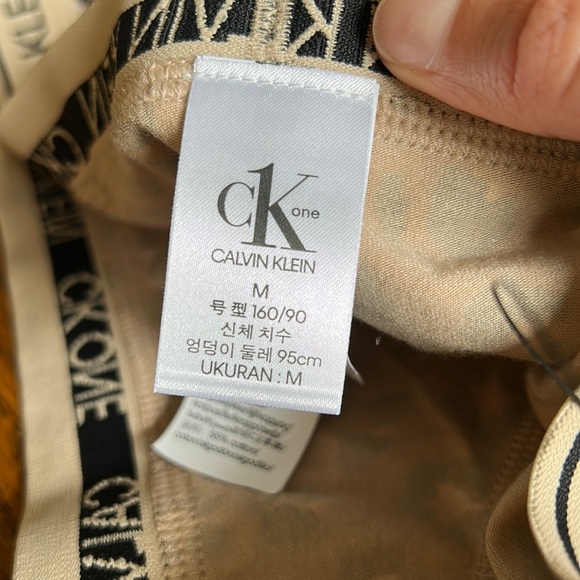 Calvin Klein CK One Women’s Bralette and Bikini Leopard Print Panty Set Medium - Picture 12 of 13